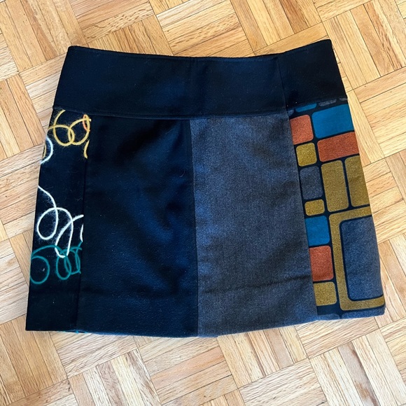 Wool skirt with colourful buttons, size fits like M/L - Picture 2 of 4